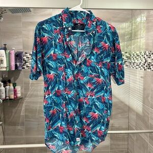 Vineyard Vines short sleeve button up size S